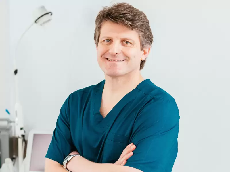 Prof. Dr. Teoman Dal – KBB & Baş ve Boyun Cerrahisi Uzmanı